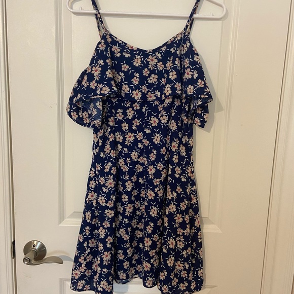 Beautiful off the shoulder lulus dress! - Picture 5 of 5